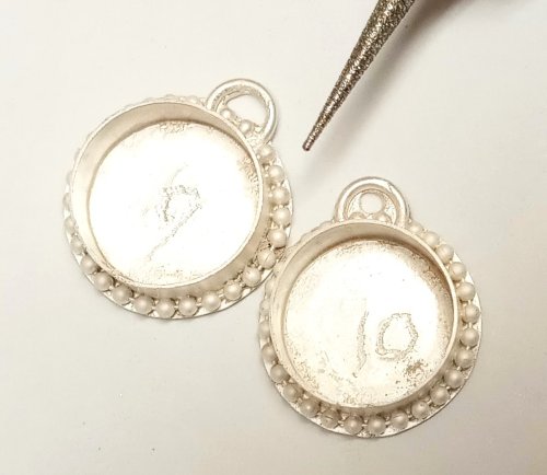 Judy Larson's Split Bead Earrings - , Contemporary Wire Jewelry, Filing, Finishing, , sanding, filing, polishing,  pickle the assembly and then rinse and dry it.